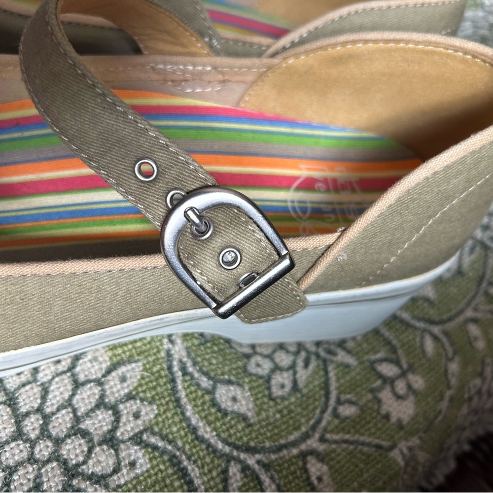 Danskos canvas Mary Jane style shoes, like new - Picture 7 of 7